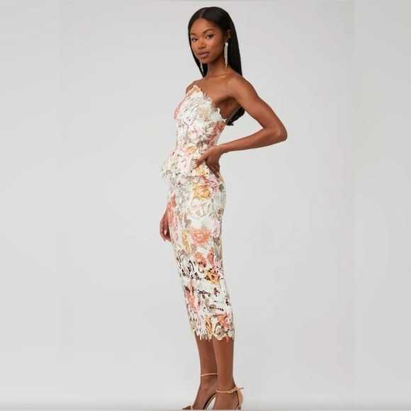 LIKE NEW Elliatt Adelynn Floral Lace Midi Dress Sz Medium - Picture 2 of 15